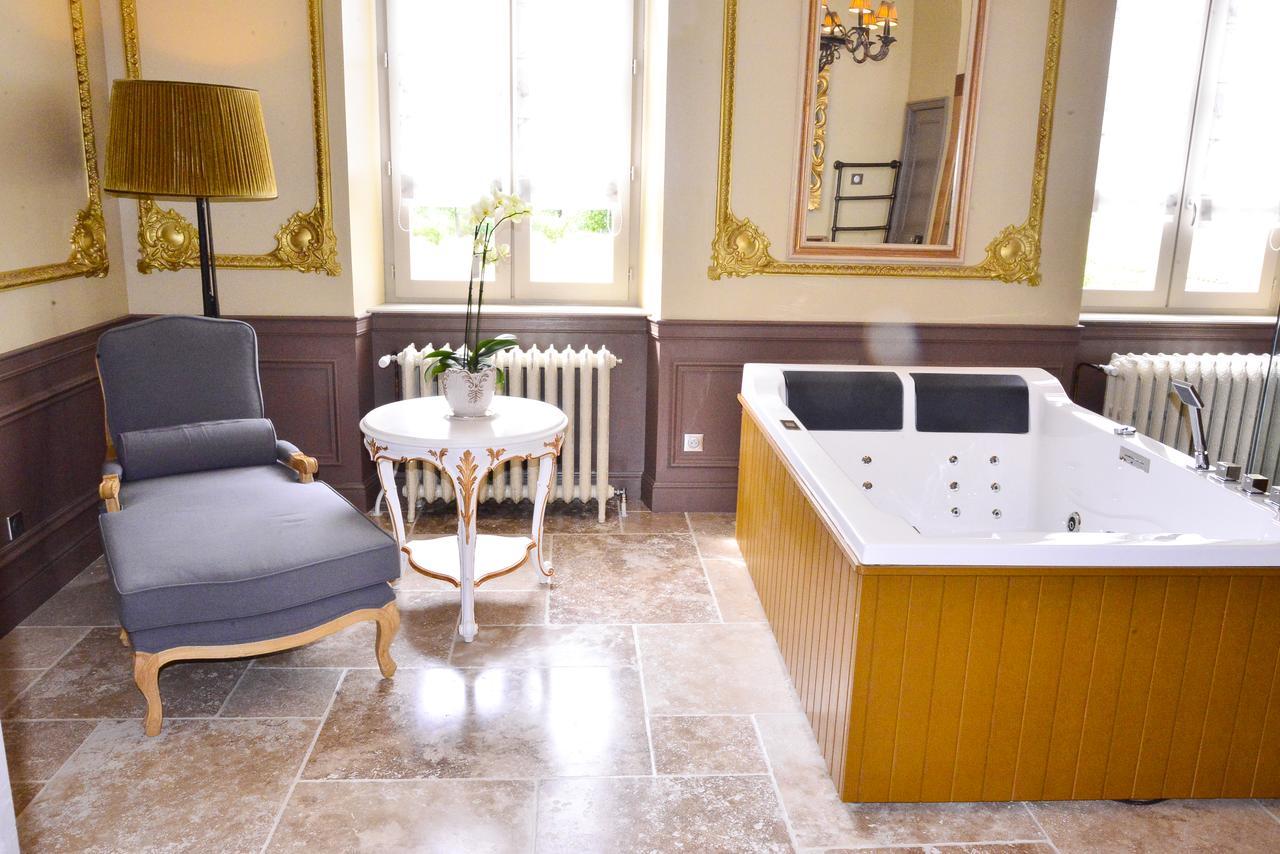 Chateau D'Origny, Chambres D'Hotes Et Restaurant Gastronomique Ouches Exteriör bild