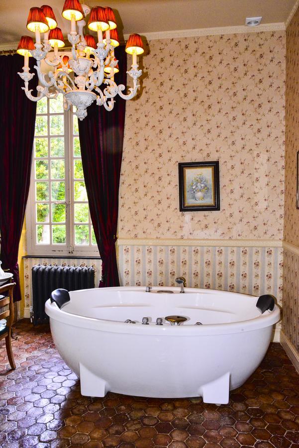 Chateau D'Origny, Chambres D'Hotes Et Restaurant Gastronomique Ouches Exteriör bild